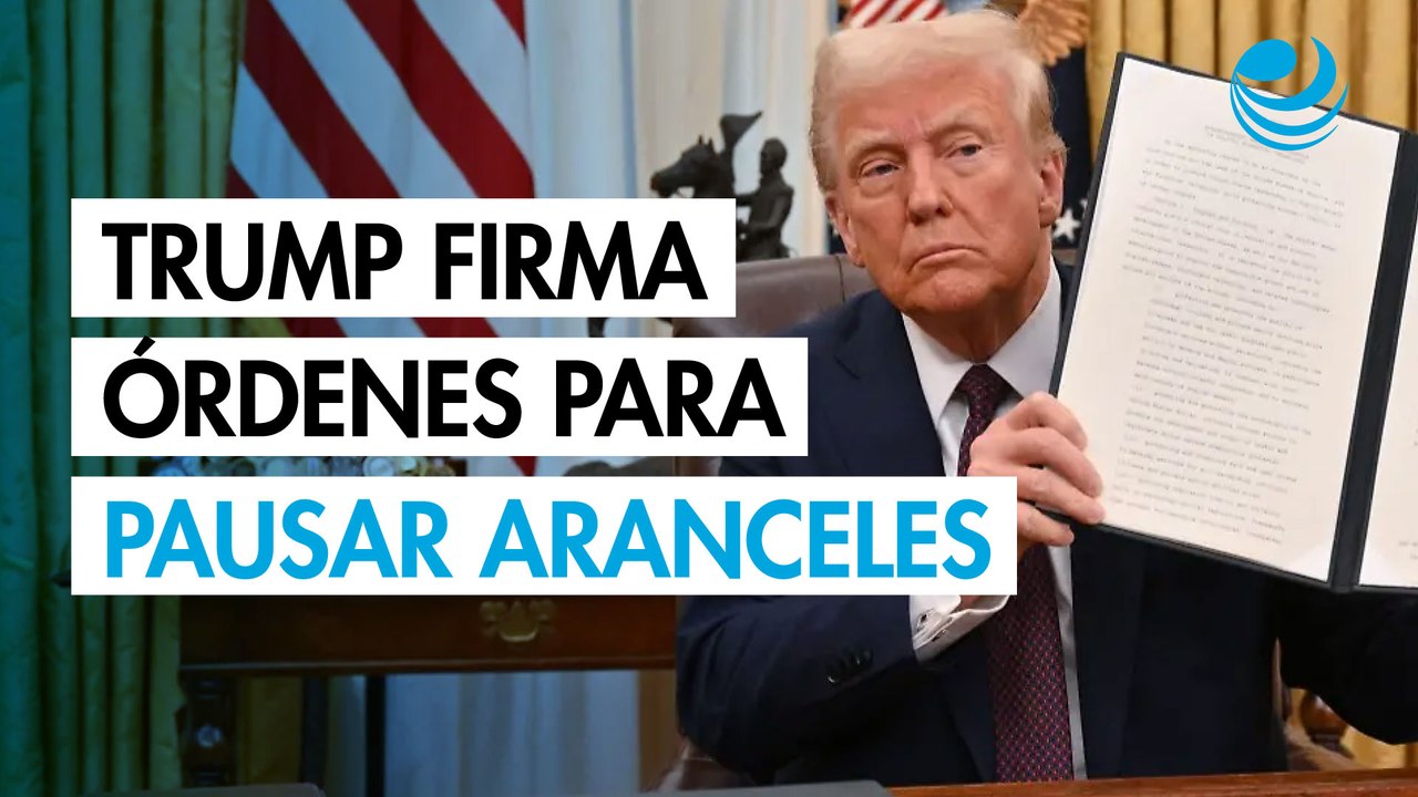 Trump firma órdenes para pausar otro mes los aranceles a México y Canadá