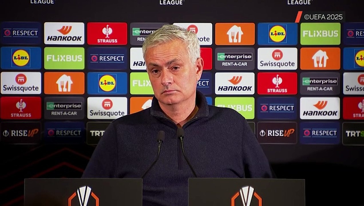 Mourinho pretends to sleep during journalist's question