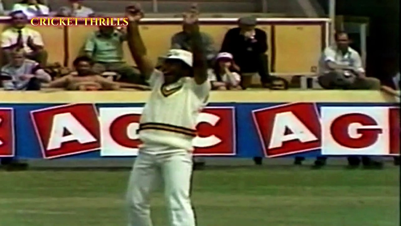 Jeremy Coney 26 off 52 Balls 63 Mins 2 Fours 1 Six vs Pakistan at Lahore Ist Test in November 1984-85