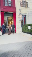 David Beckham et ses enfants sortent de leur hôtel pour se rendre au défilé Victoria Beckham à Paris, France, le 7 mars 2025