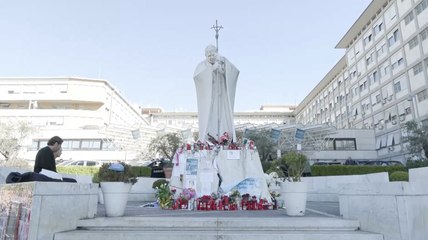 El papa Francisco agradece las oraciones por él en un mensaje desde el hospital