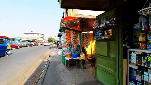 🇬🇭 EXPERIENCE HOW BUKOM COMMUNITY LOOKS LIKE IN WEST AFRICA - ACCRA GHANA STREET #GHANA #ACCRA #4KWALK #4K
