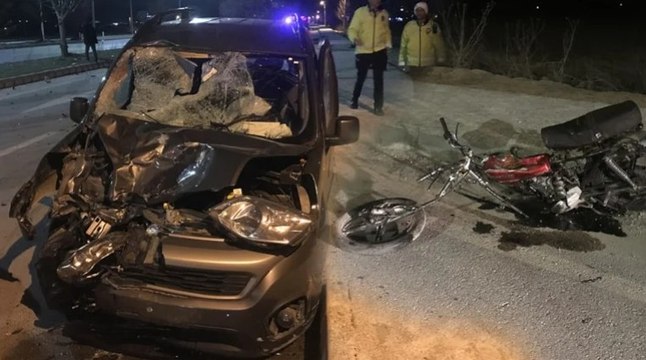 Afyonkarahisar'da motosikletle hafif ticari araç çarpıştı: 2 ölü, 1 yaralı