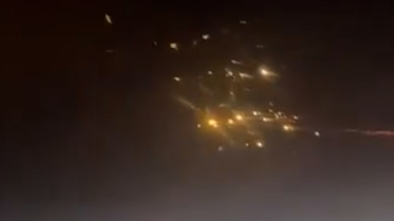SpaceX'in roketi havada patladı, dünyaya meteor gibi düştü