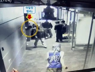 Rekaman CCTV ILLIT yang membungkuk kepada Hanni. Staf dan ILLIT bahkan tidak berinteraksi sama sekali.