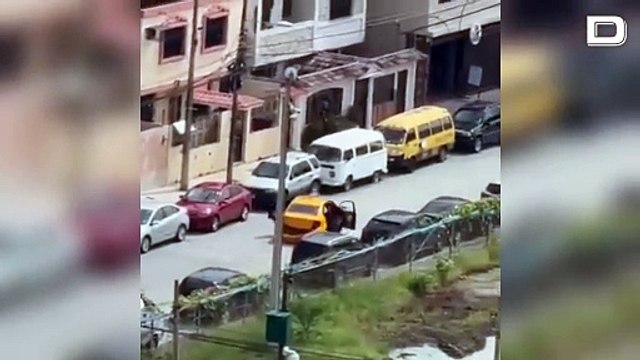 Furgón blindado persigue a delincuentes tras un intento de asalto en Guayaquil, Ecuador