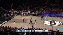 Curry drains buzzer-beating three from the logo