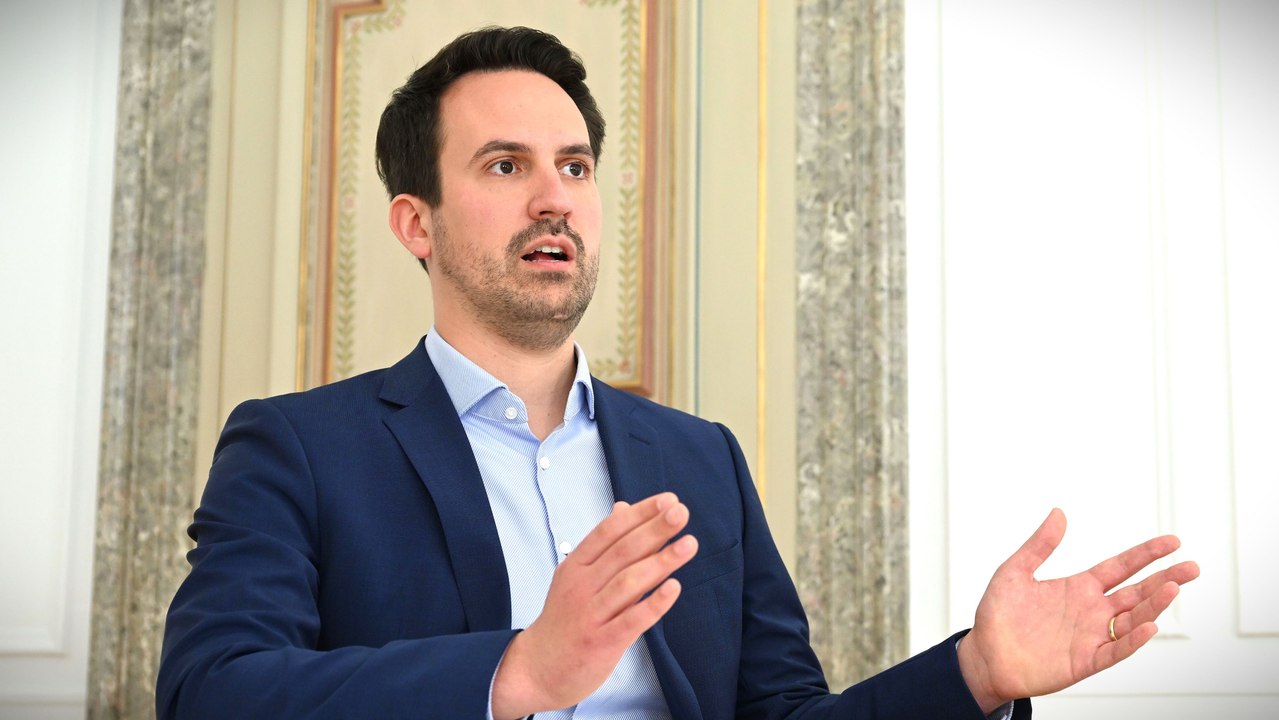 Quereinsteiger, Handyverbot, Deutschoffensive: Was plant der neue Bildungsminister?