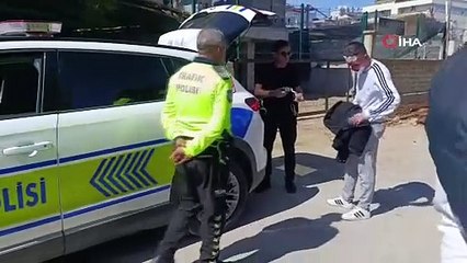 Kaza yapan motosiklet sürücüsü acısını unutup motosikleti kaçırdı, tedavi için yaya olarak geri geldi