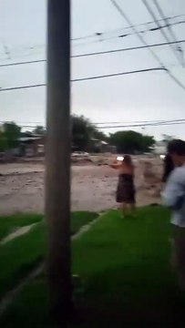 Destrozos, más de 40 familias evacuadas y suspensión de clases en Bahía Blanca