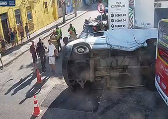 Acidente entre ônibus e utilitário congestiona trânsito na Cidade Nova