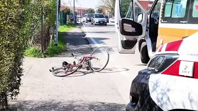 Ferrara, investita da un'auto: ferita una ciclista