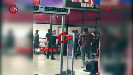 AVM'de yangın paniği! Etrafı duman sardı: 4 kişi hastaneye kaldırıldı