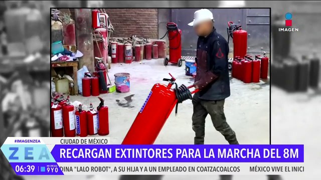 La SSC CDMX recarga extintores para sofocar posibles incendios durante la marcha del 8M