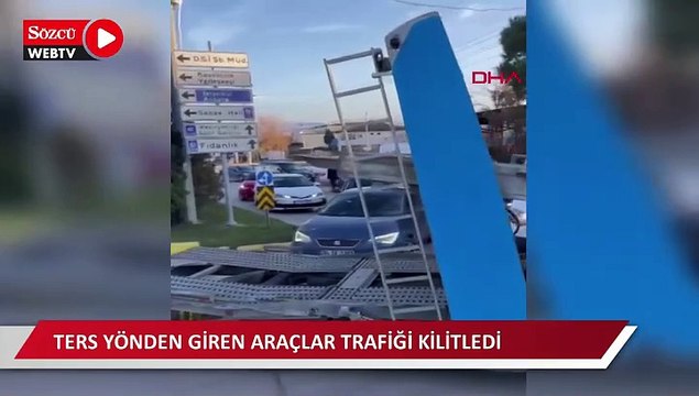 Ters yönden giren araçlar trafiği kilitledi, hastaya giden ambulans dakikalarca bekledi