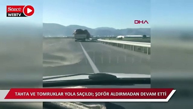 Tahta ve tomruklar yola saçıldı; şoför aldırmadan devam etti