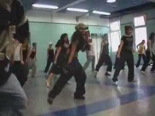 Emeraude Mroad Hip-hop Street