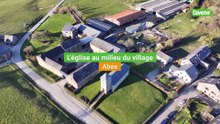 L'église au milieu du village : Abée