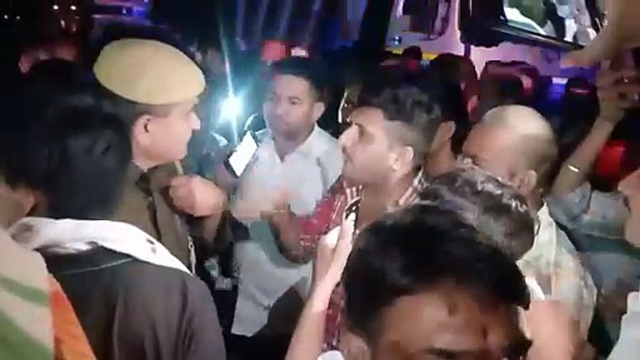 घर से सौ मीटर दूरी पर डंपर बन कर आया काल, दादा...