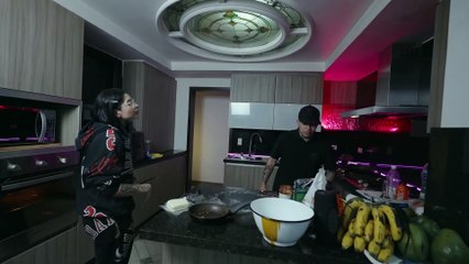 WESTCOL - COCINANDO CON MI NOVIA VALKA