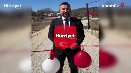 Kalabalık tepkisinden rahatsız olan belediye başkanı, köprüyü tek başına açtı