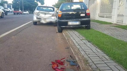 Palio bate em Gol e Civic que estavam estacionados na Região do Lago