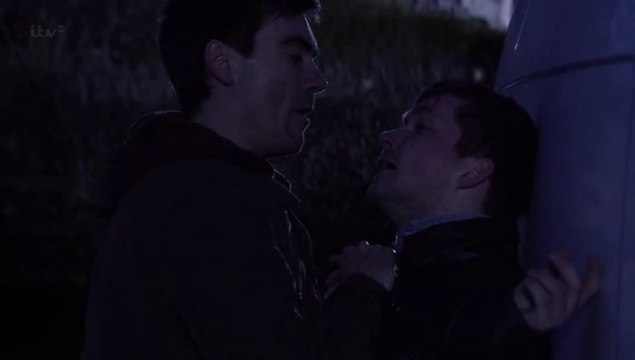 Emmerdale Cain Grabs & Threatens Robbie Lawson 13th March 2013