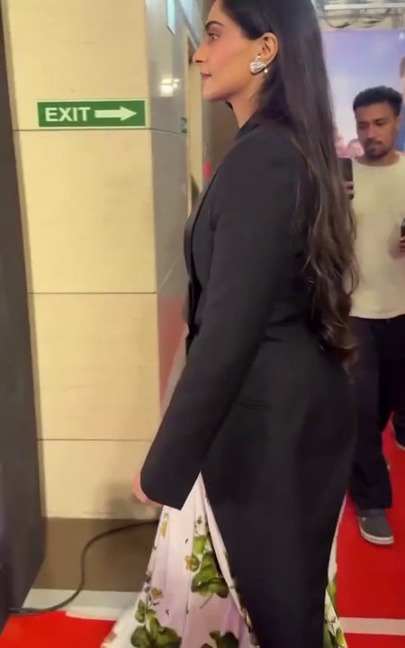 Sonam Kapoor At The Red Carpet Of Nadaaniyan Movie Screening🌹#sonamkapoor#celebritieslook#bollywood