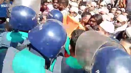 হিযবুত তাহেরীর নিষিদ্ধ সংগঠন হয়েও যেভাবে পুলিশী বেরীকেড ভেঙ্গে মিছিল করে ঢাকার রাজপথে