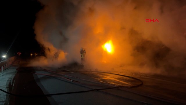 Lastiği patlayan TIR'ın dorsesi alev alev yandı; o anlar kamerada