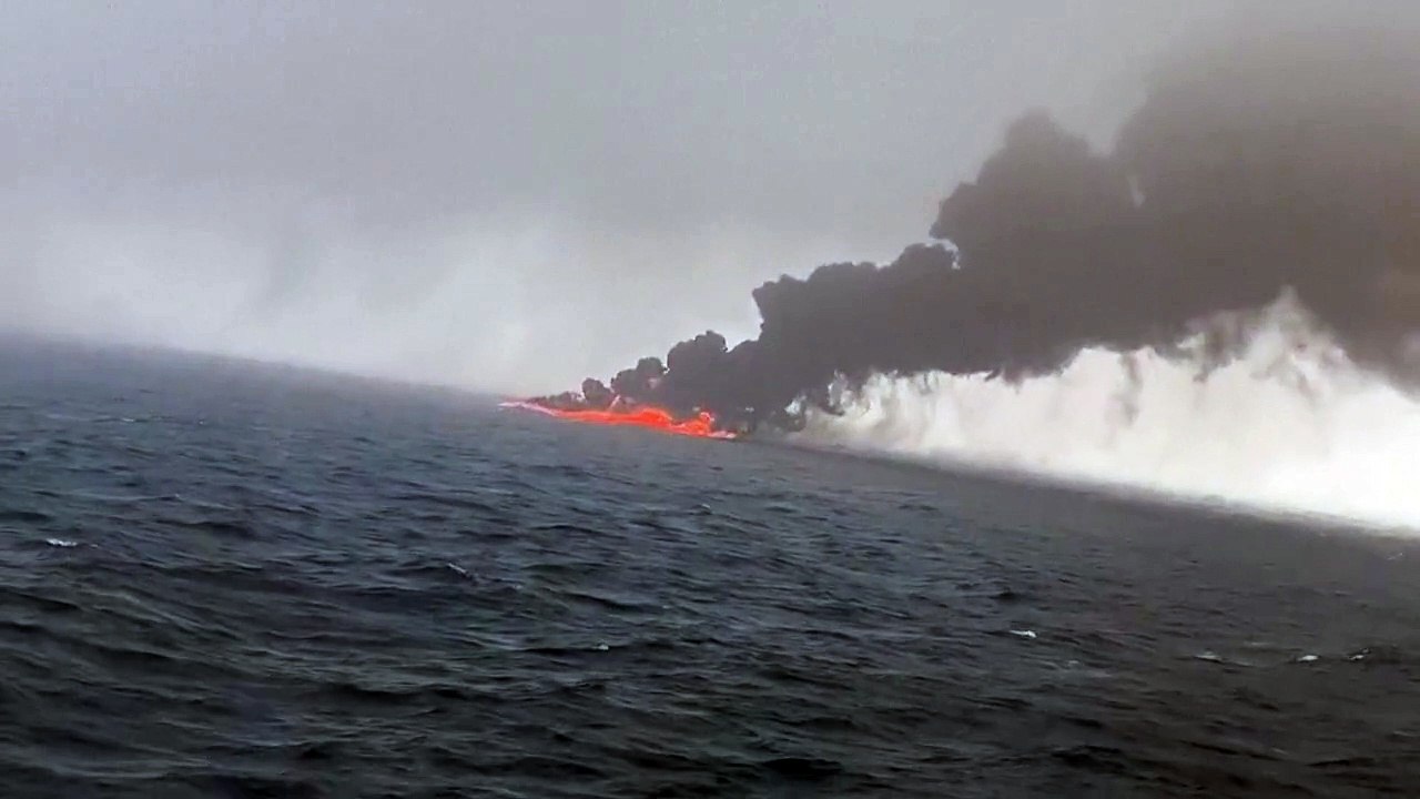 Feuer nach Schiffskollision in der Nordsee noch nicht gelöscht