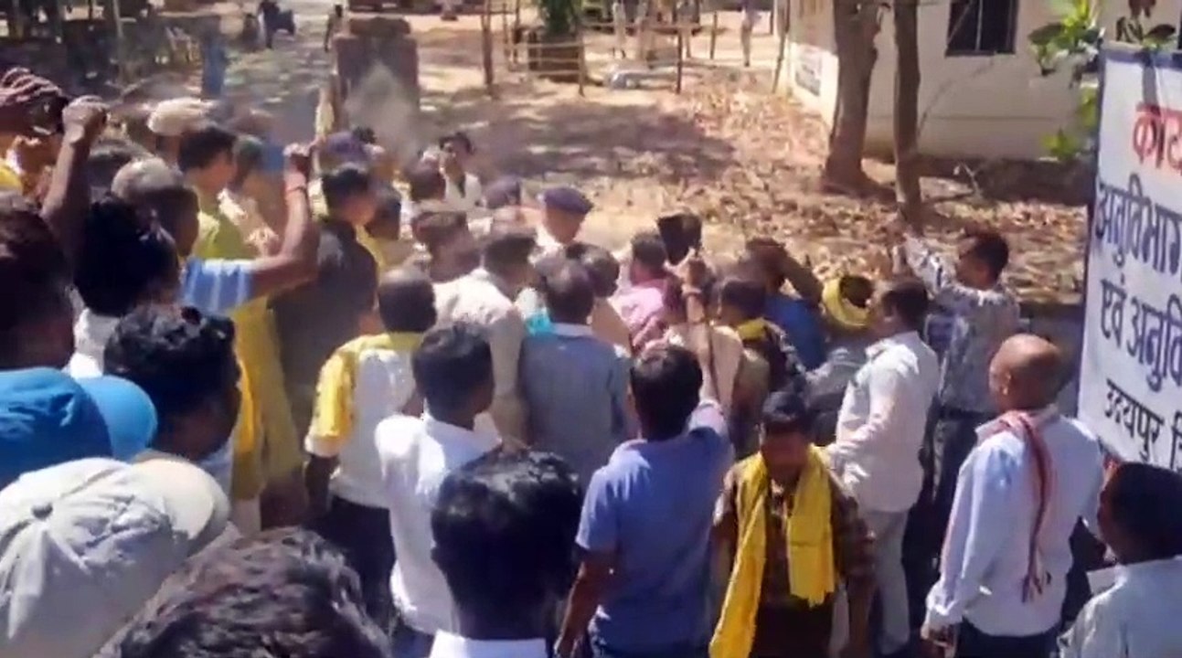 वोटिंग से पहले नेताओं में जमकर झूमाझटकी, दीं गालियां, उदयपुर जनपद अध्यक्ष-उपाध्यक्ष पद पर कांग्रेस का कब्जा