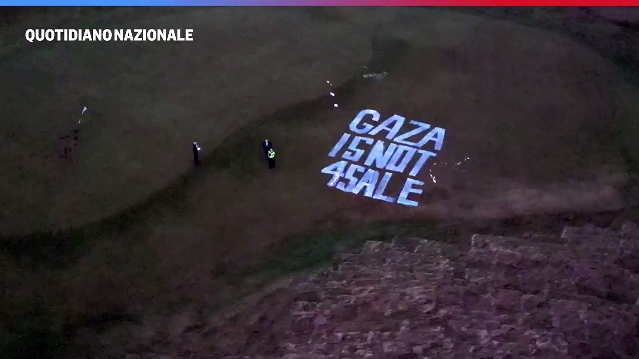 Il gruppo Palestine Action intanto scrive "Gaza non ? in vendita" sul campo da golf di Trump in Scozia