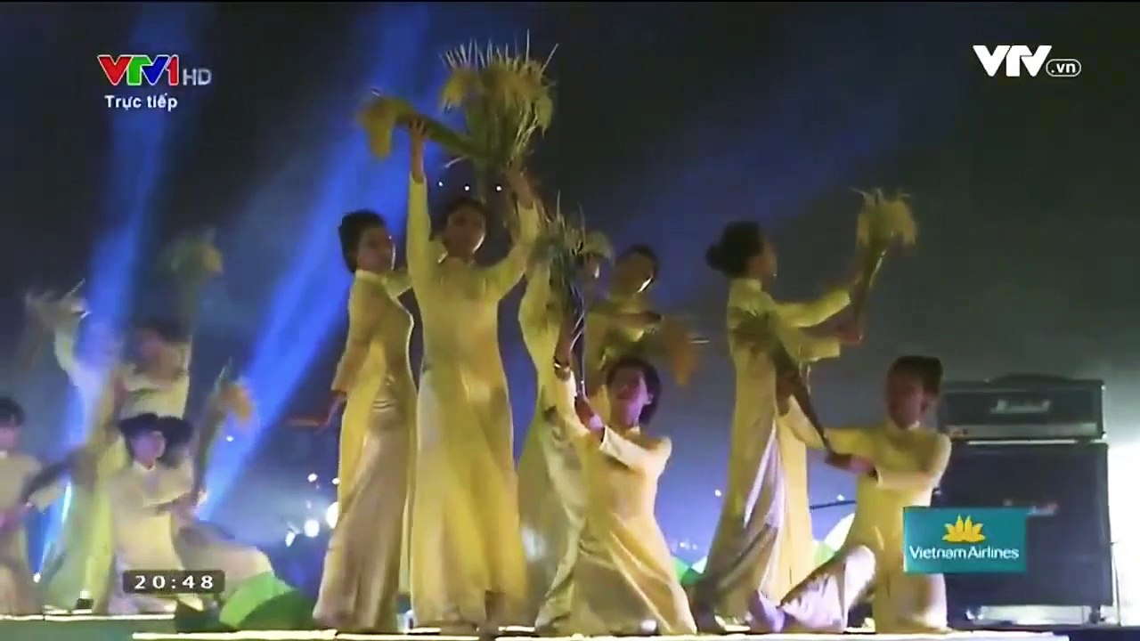 Hát_Về_Cây_Lúa_Hôm_Nay_Trình_Bày_NSƯT_Đăng_Dương.Đêm_Bế_Mạc_Lễ_Hội_Pháo_Hoa_Quốc_Tế_Đà_Nẵng_Năm_2017(720p)