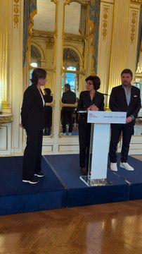 Exclusif - Vidéos - Mathilde Seigner et Philippe Lellouche sont nommés Chevaliers des Arts et des lettres par Rachida Dati, Ministre de la culture à Paris, France, le 7 mars 2025