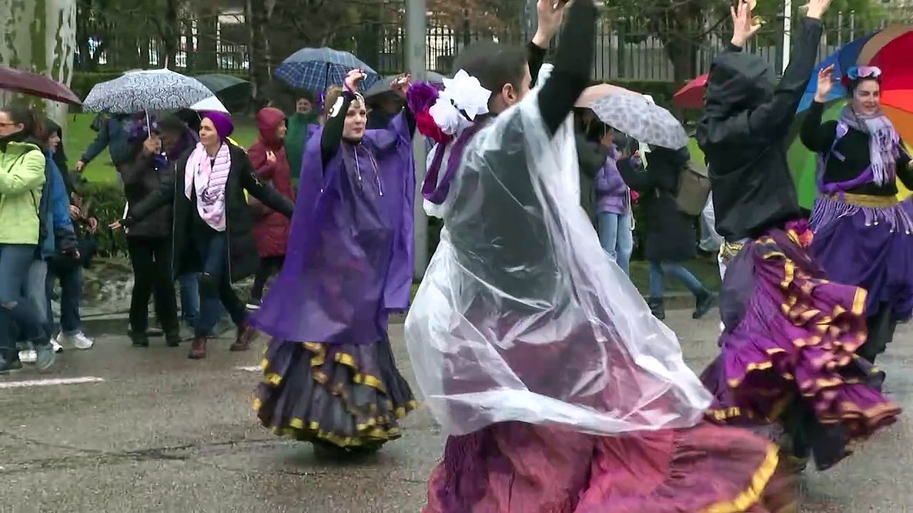 Feministas reivindican a "todes" en Madrid: "El feminismo era la lluvia necesaria"