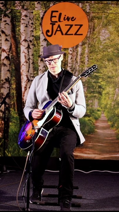 SOLO JAZZ GUITAR improvisation