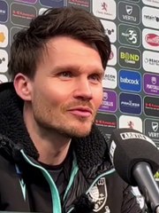 Danny Röhl congratulates his Sheffield Wednesday team after big Plymouth Argyle win
