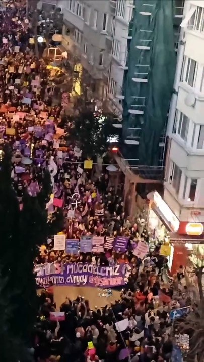 23. Feminist Gece Yürüyüşü için binlerce kadın Taksim'de