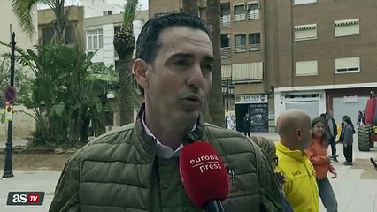 Plantan en Paiporta una falla en agradecimiento a los voluntarios y falleros tras la dana