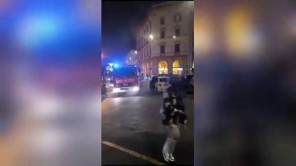 Livorno, incendio piazza della Repubblica: coinvolto un negozio di mobili