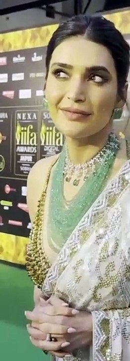 Karishma Tanna Stuns on the IIFA Green Carpet  Glamour & Grace😍Look Like Queen🌹 Beautiful Blouse🌹