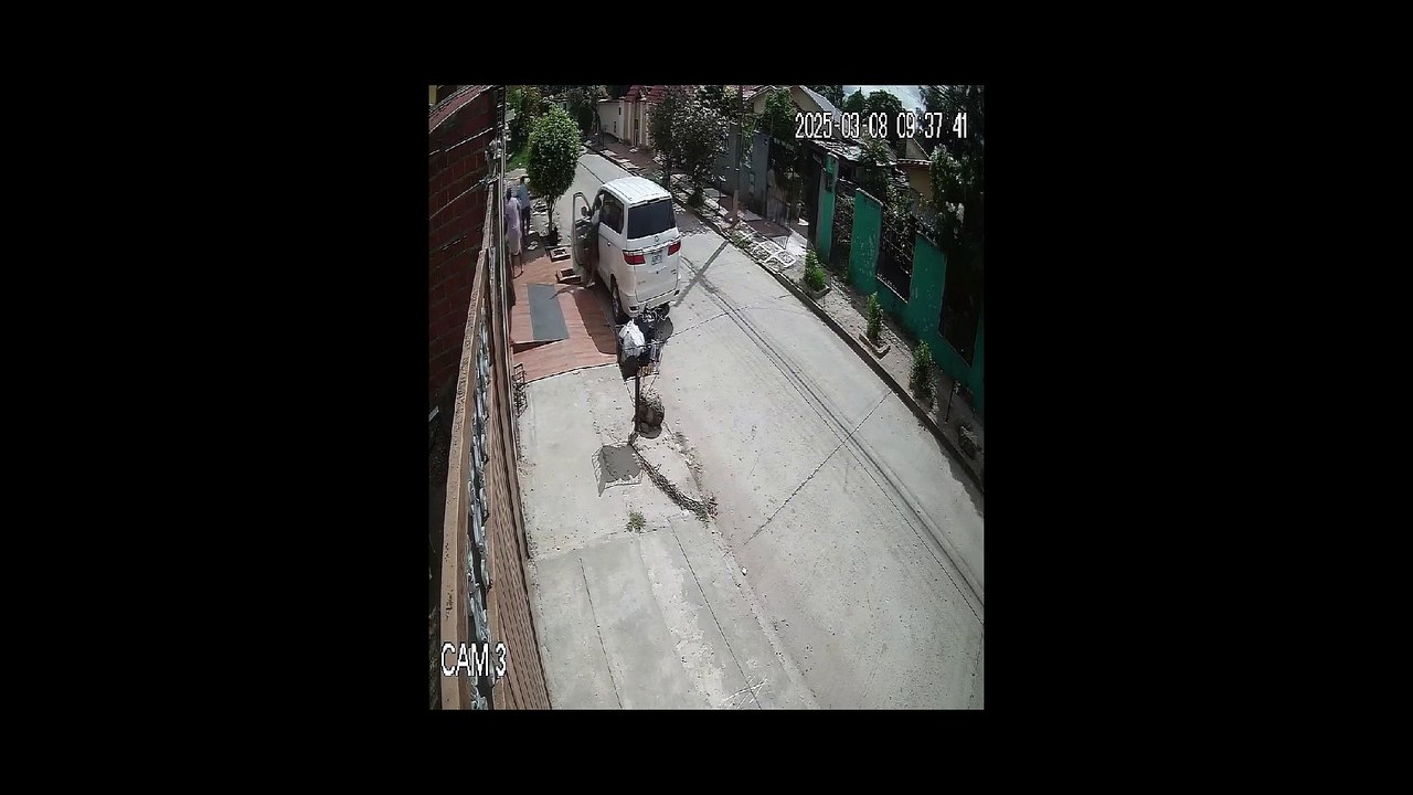 Asaltan a una mujer y los vecinos atrapan a los delincuentes