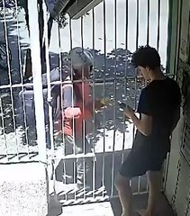 Jovem pega máquina de cartão da mão de golpista após perceber cobrança indevida de R$ 2 mil