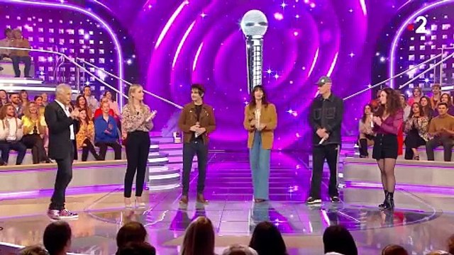 VOICI - Une soirée qu'on a passée ensemble : Nagui raconte une drôle d'anecdote avec Gaëtan Roussel dans N'oubliez pas les paroles