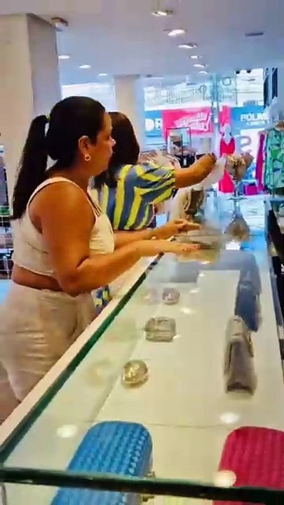 Mãe se revolta após filho de 4 anos ser impedid...