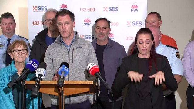 Ex-Tropical Cyclone Alfred brings heavy rain and dangerous weather conditions to northern NSW, Lismore levees being monitored