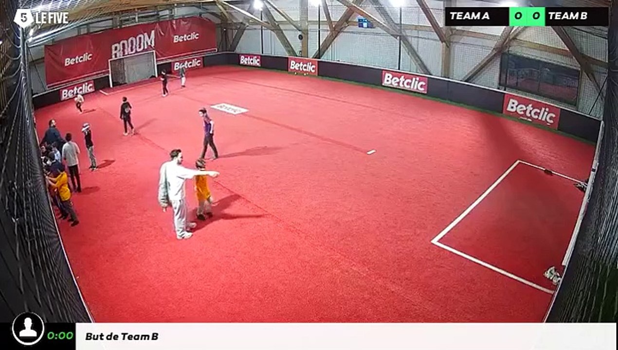 Poteau pro P18 08/03 à 22:30 - Football Terrain Betclic (LeFive P18)