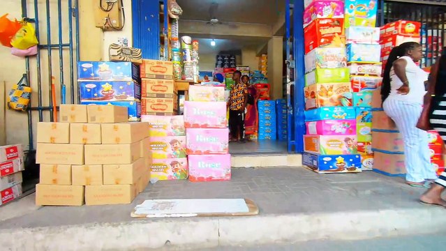 🇬🇭 4K WALKING TOUR VIDEO IN AFRICA - ACCRA GHANA