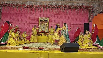 होलिकोत्सव परवान पर :  ठुमरी के साथ खूब जमी कथक की जुगलबंदी